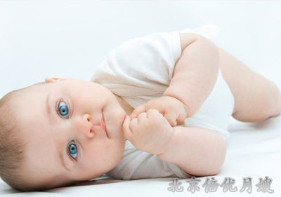 婴幼儿护理与临时看护关键指南 新手父母必读