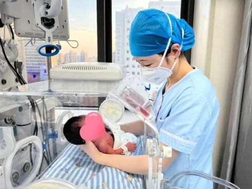 特殊时期的“临时妈妈” 守护22名危重新生儿的生命之光